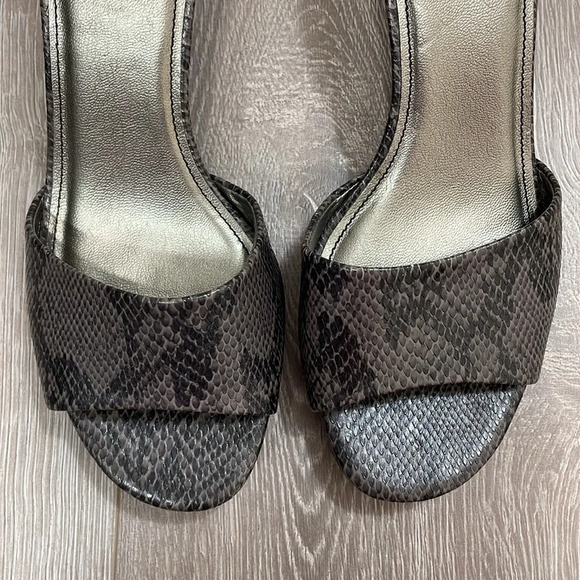 East 5th Slip On Sandal Heeled Reptile Snakeskin Print 8M - Picture 5 of 13